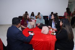 thumbs_3E6A9981